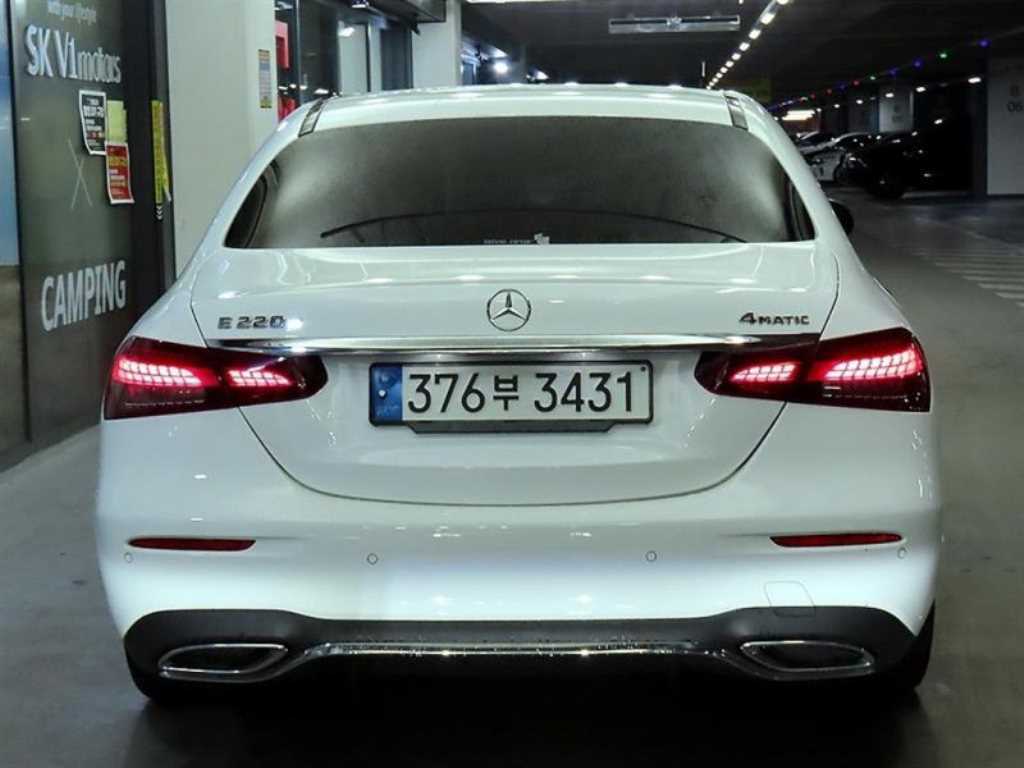 Mercedes Benz E class - Vista 5