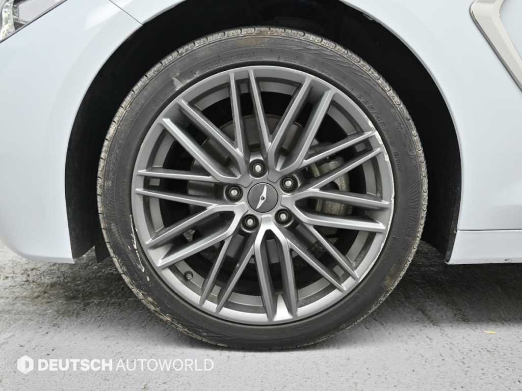 Genesis G70 - Vista 5