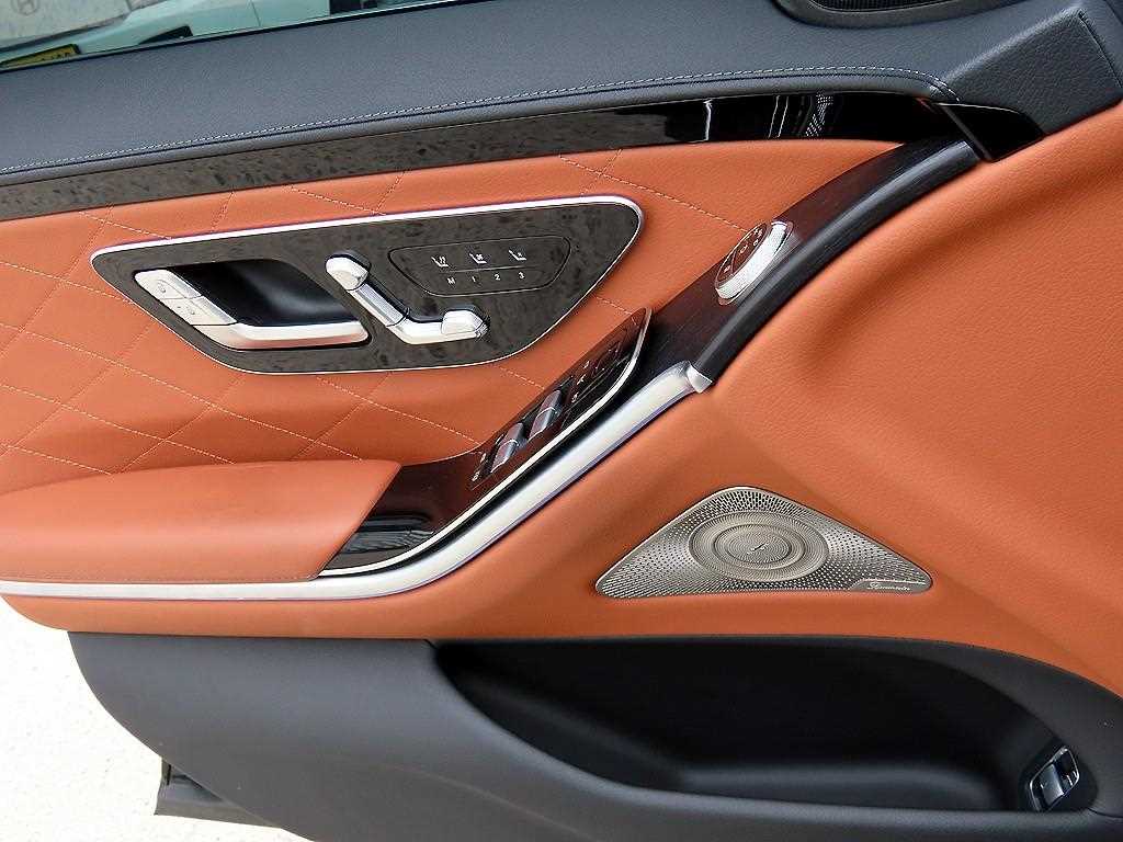 Mercedes Benz S Class - Vista 12