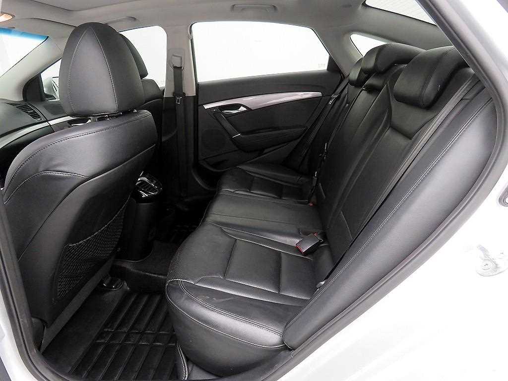 HYUNDAI i40 - Vista 6