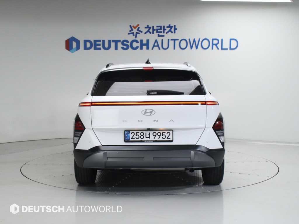 HYUNDAI Kona - Vista 4