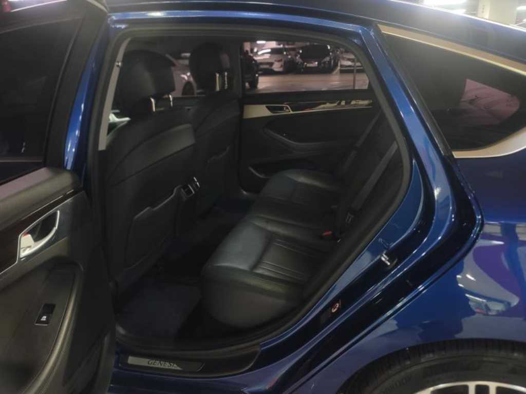 Genesis G80 - Vista 7