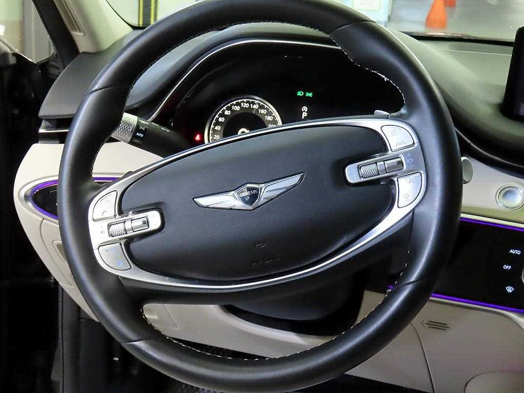 Genesis GV70 - Vista 8