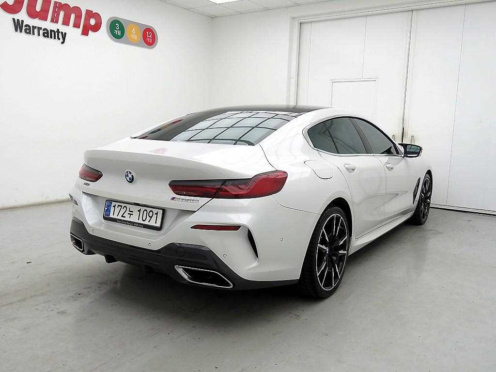 BMW 8 Series - Vista 4