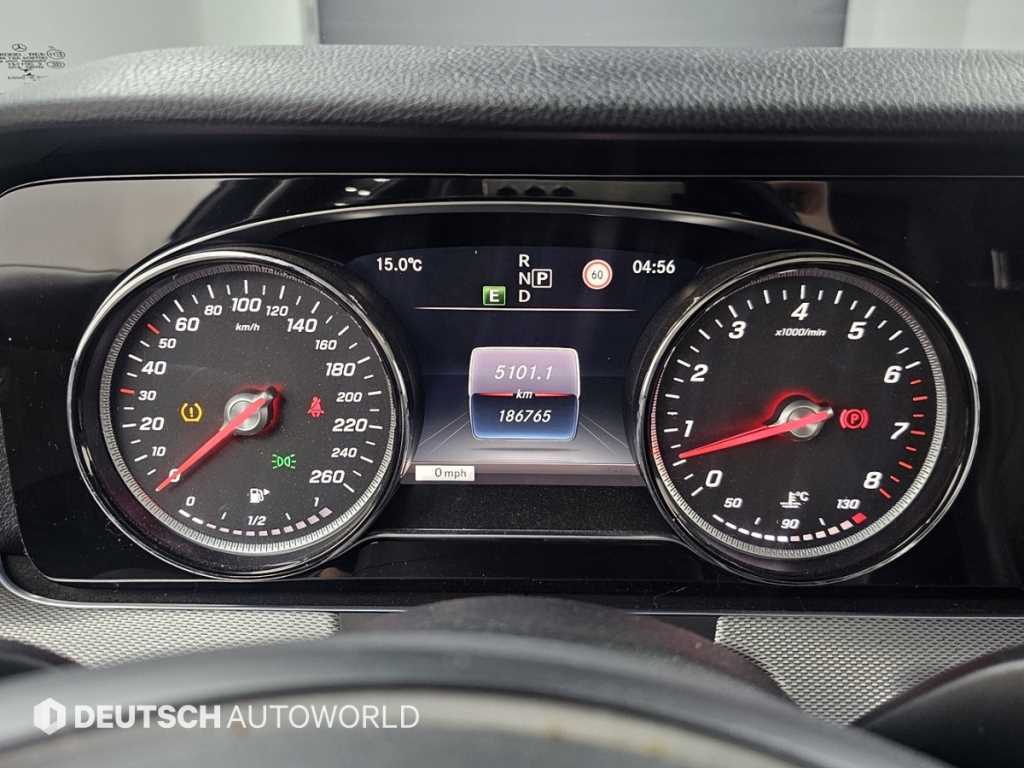 Mercedes Benz E class - Vista 8