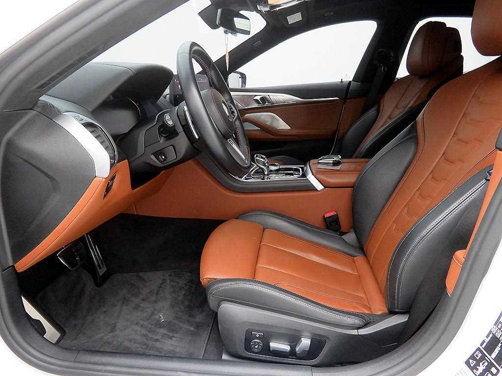 BMW 8 Series - Vista 6