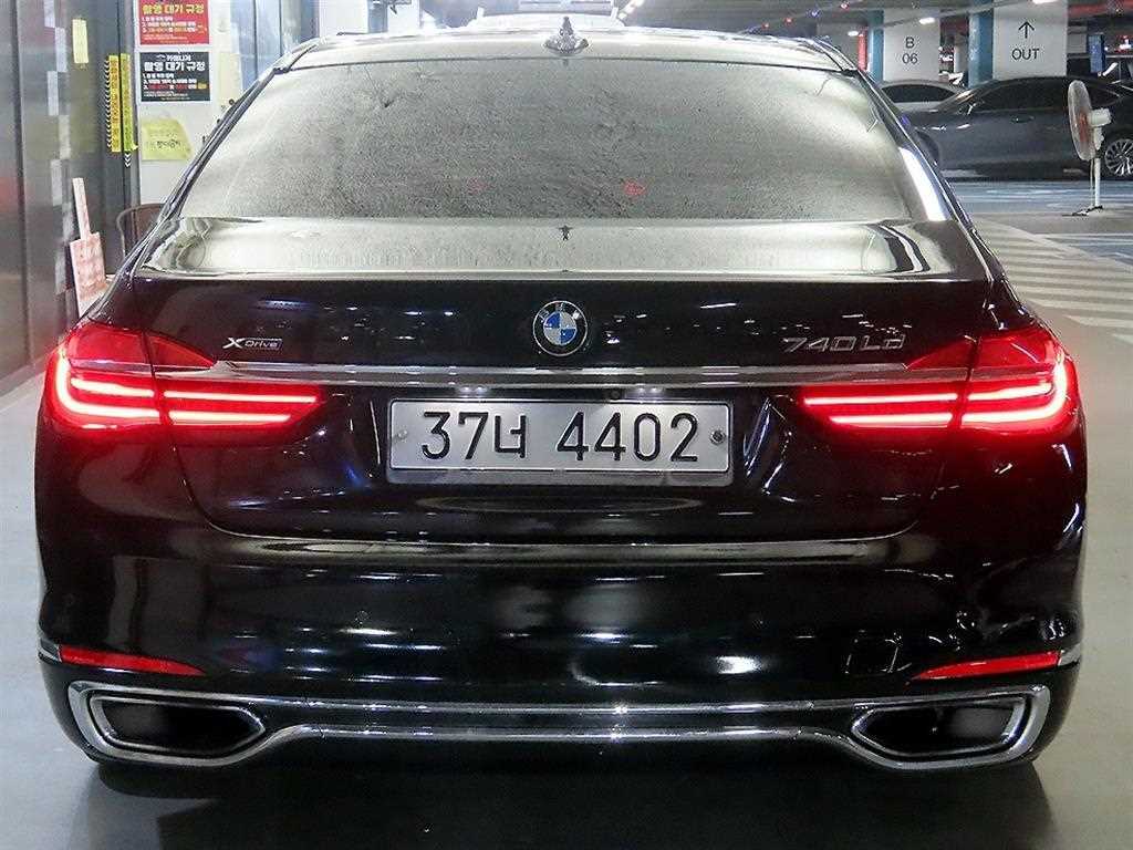 BMW 7 Series - Vista 5