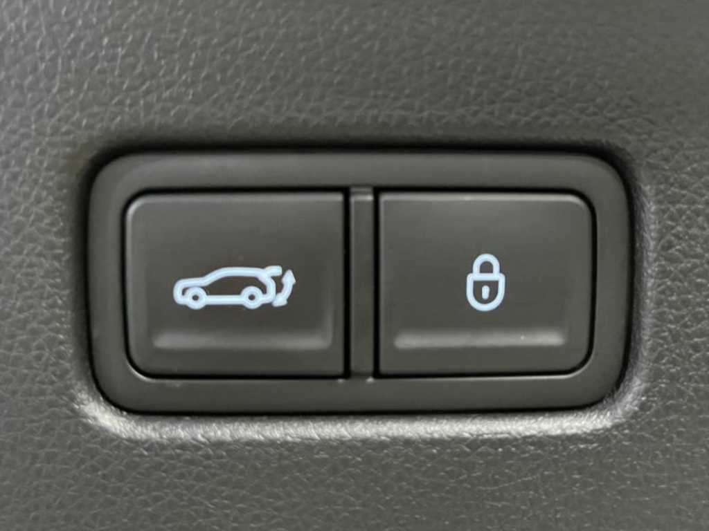 Genesis GV70 - Vista 8