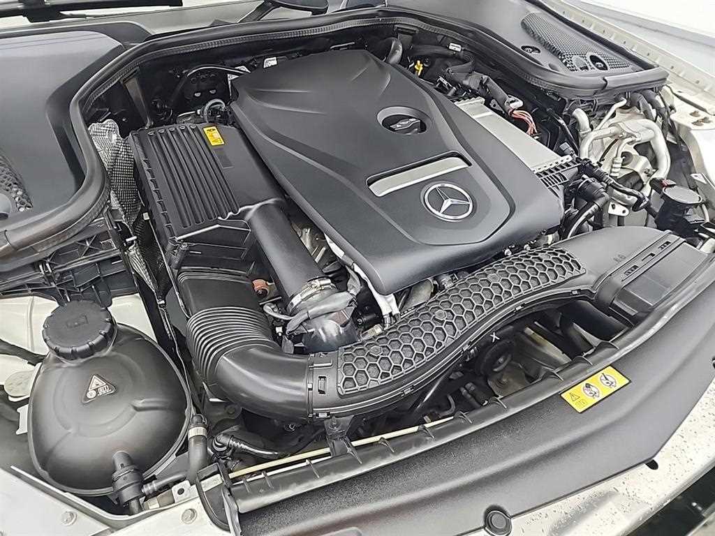 Mercedes Benz E class - Vista 5