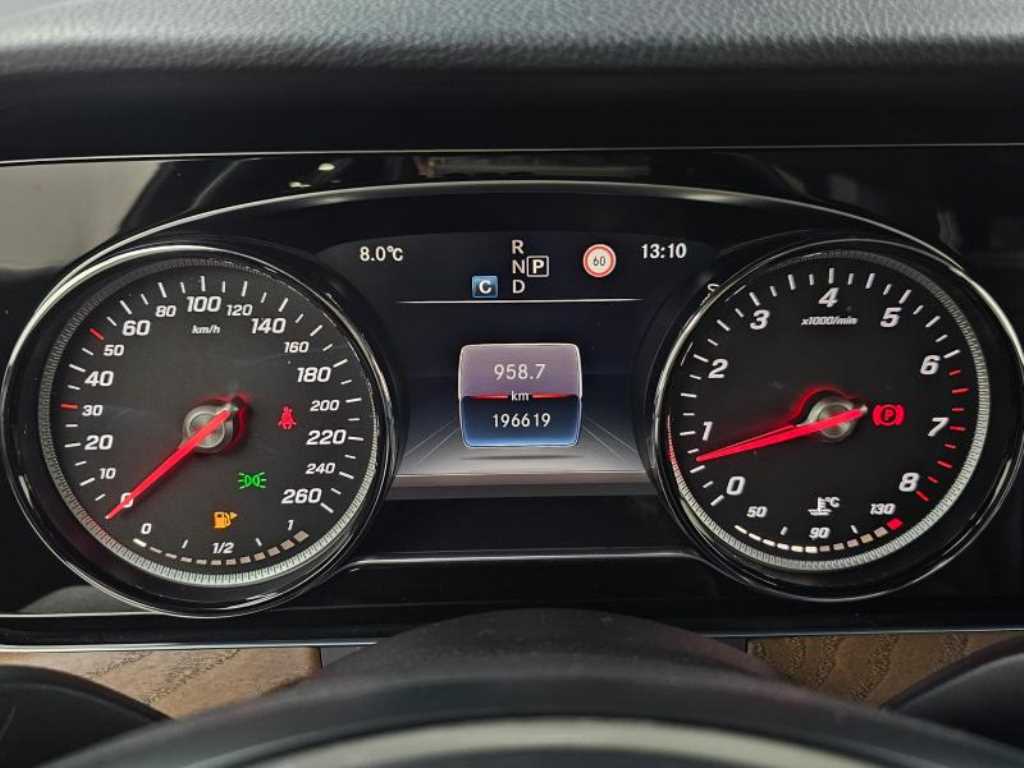 Mercedes Benz E class - Vista 8