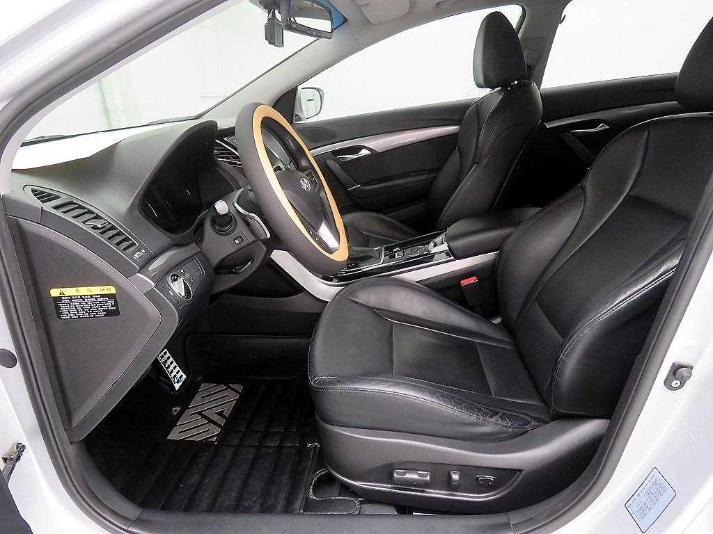 HYUNDAI i40 - Vista 5