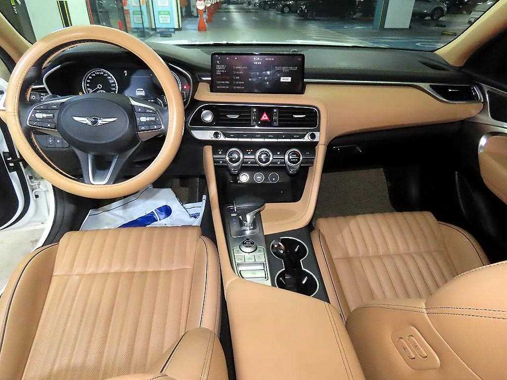 Genesis G70 - Vista 10