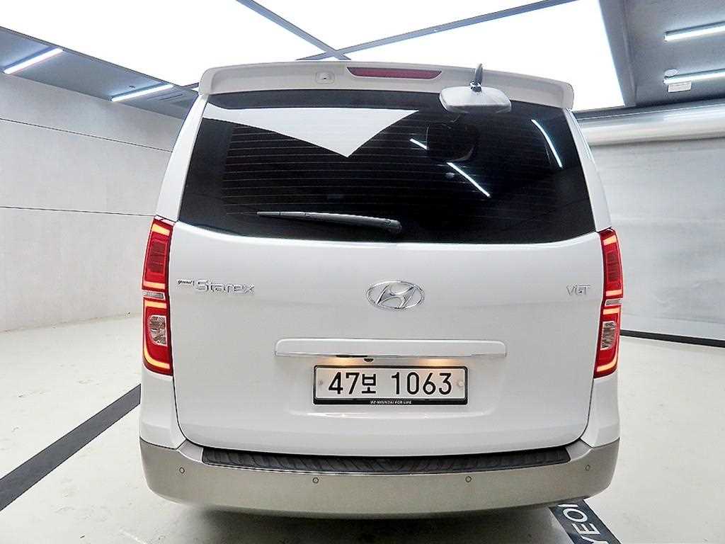 HYUNDAI Starex - Vista 3