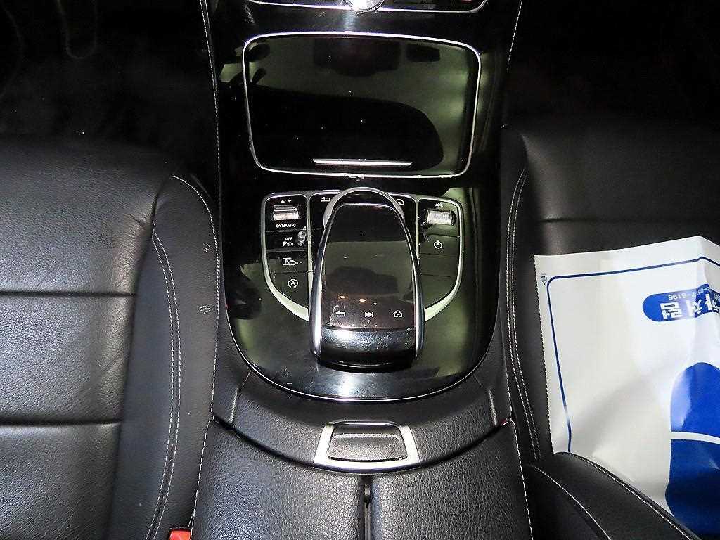 Mercedes Benz E class - Vista 12