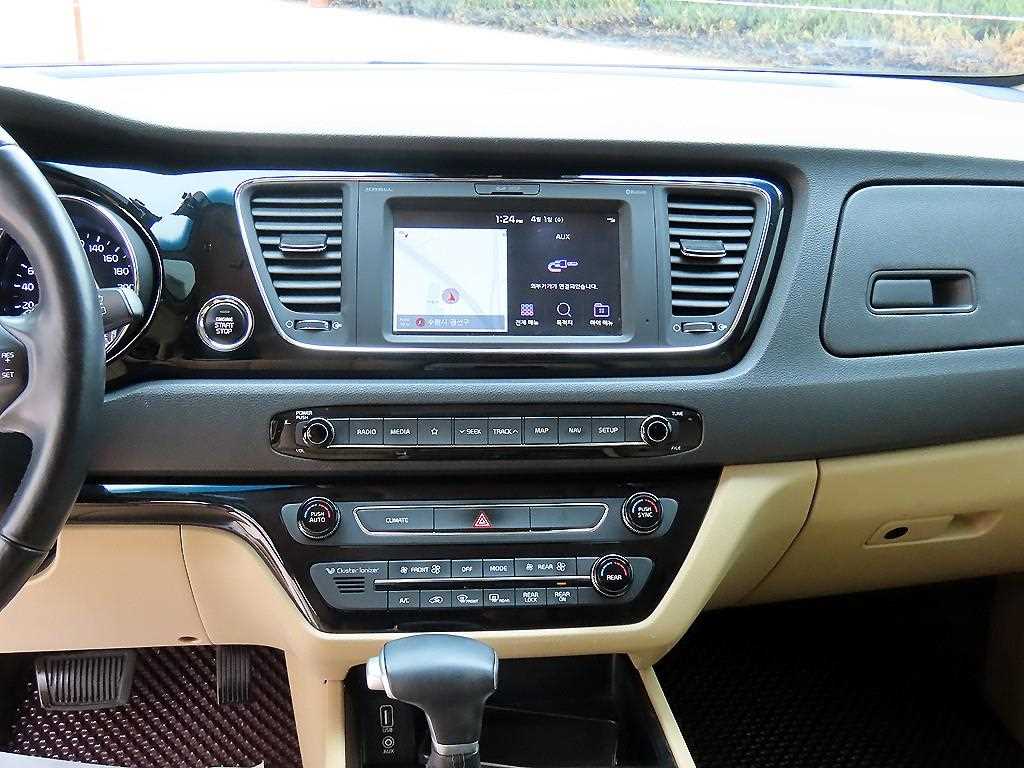KIA Carnival - Vista 10