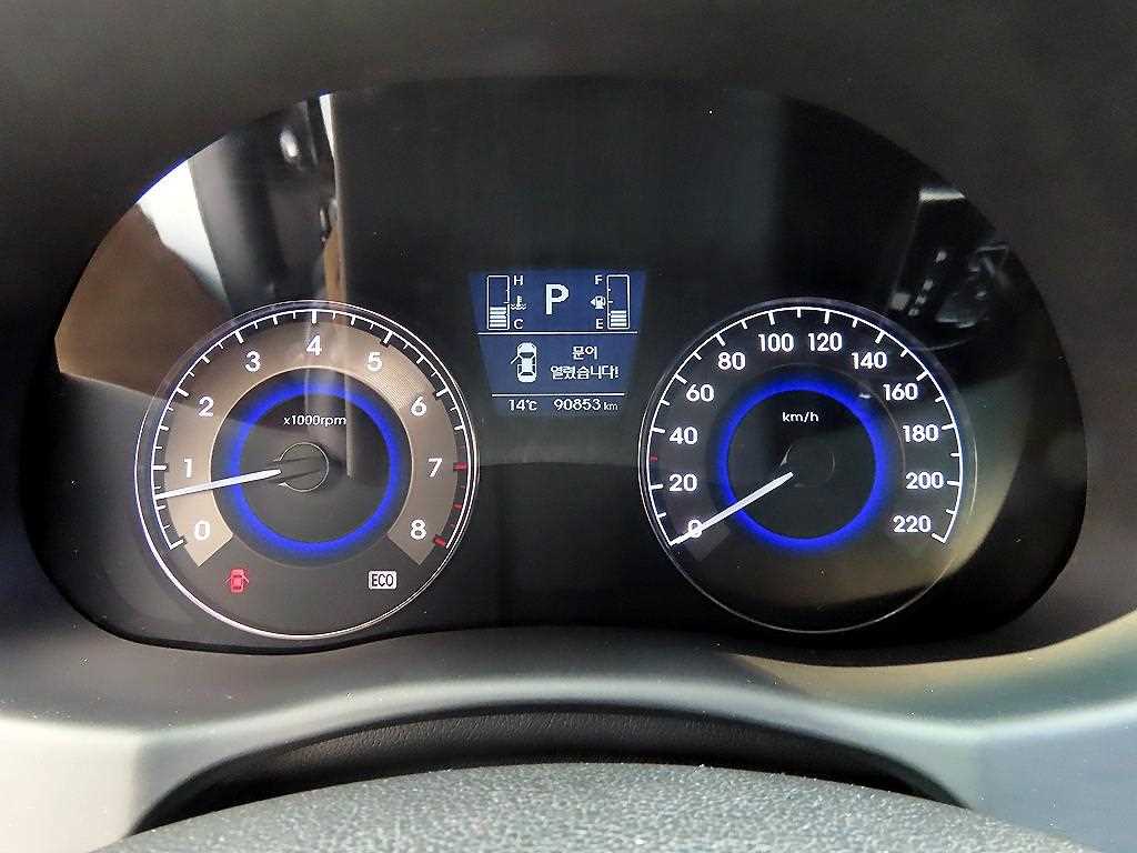 HYUNDAI Accent - Vista 9