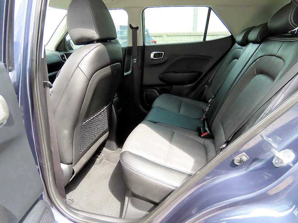 HYUNDAI Venue - Vista 6