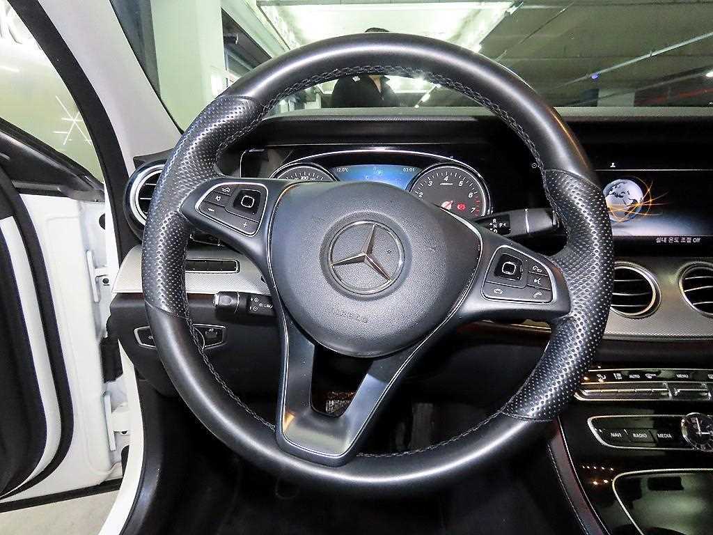 Mercedes Benz E class - Vista 8