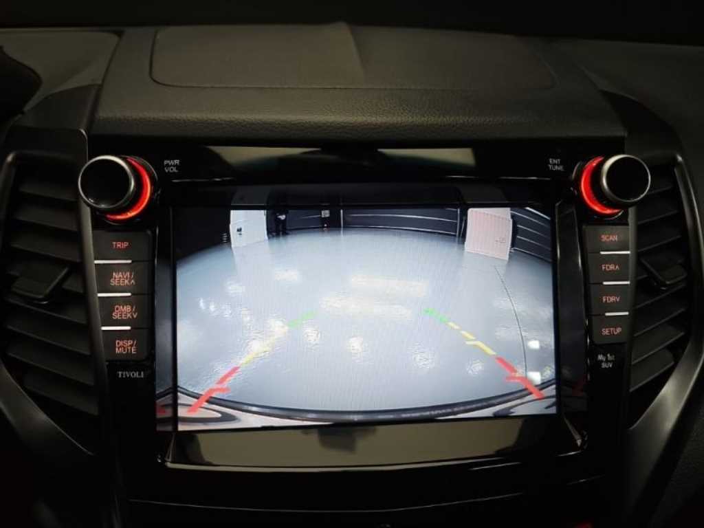 Ssangyong Tivoli - Vista 9