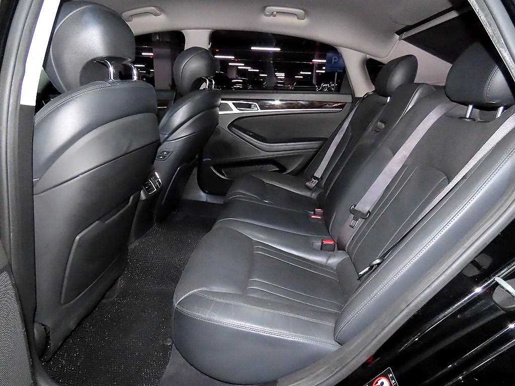 HYUNDAI Genesis - Vista 7