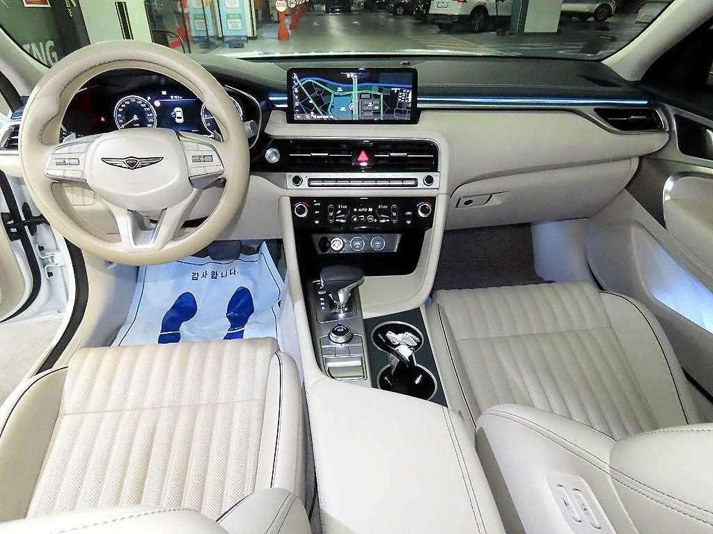 Genesis G70 - Vista 10