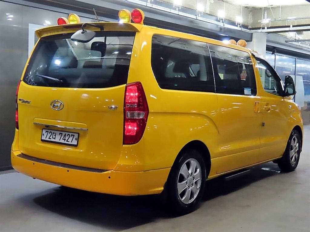 HYUNDAI Starex - Vista 4
