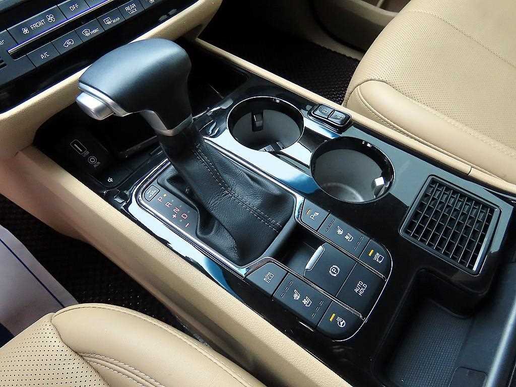 KIA Carnival - Vista 11