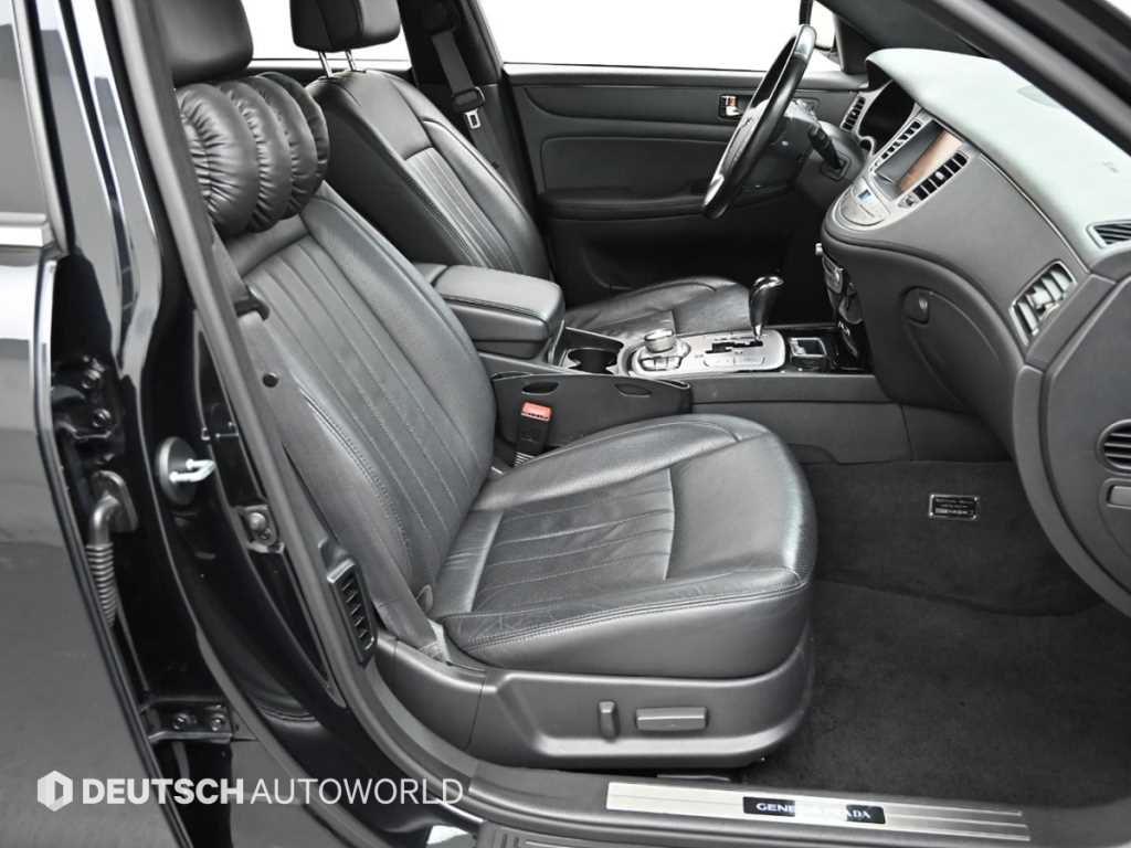 HYUNDAI Genesis - Vista 10