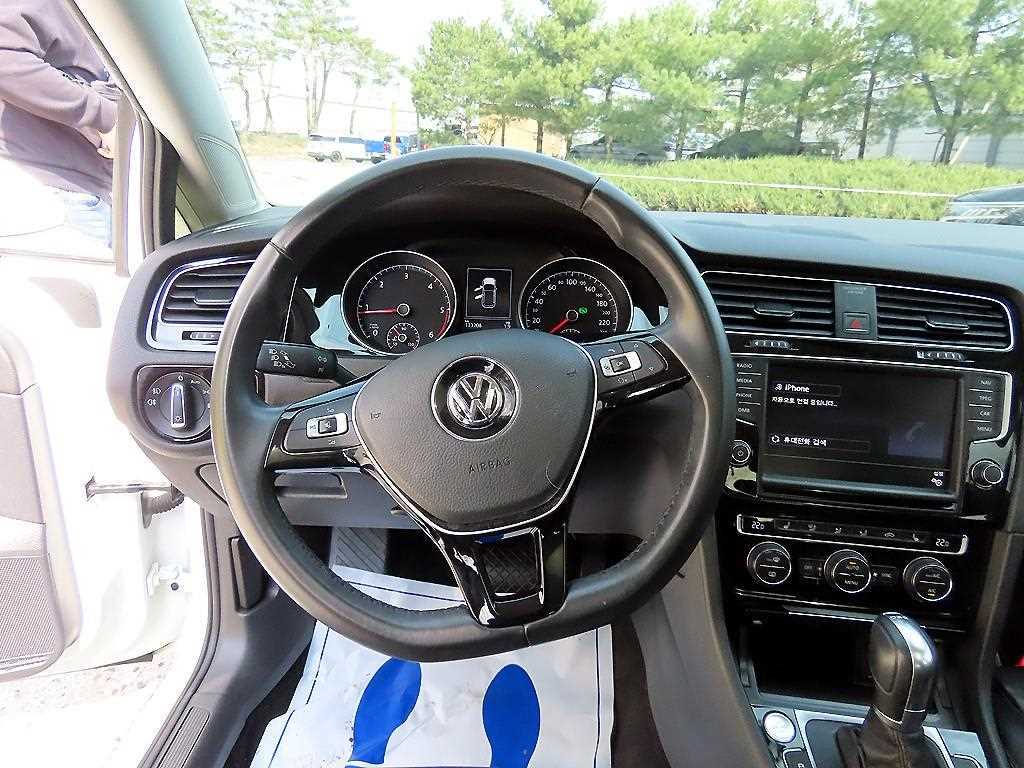 Volkswagen Golf - Vista 8