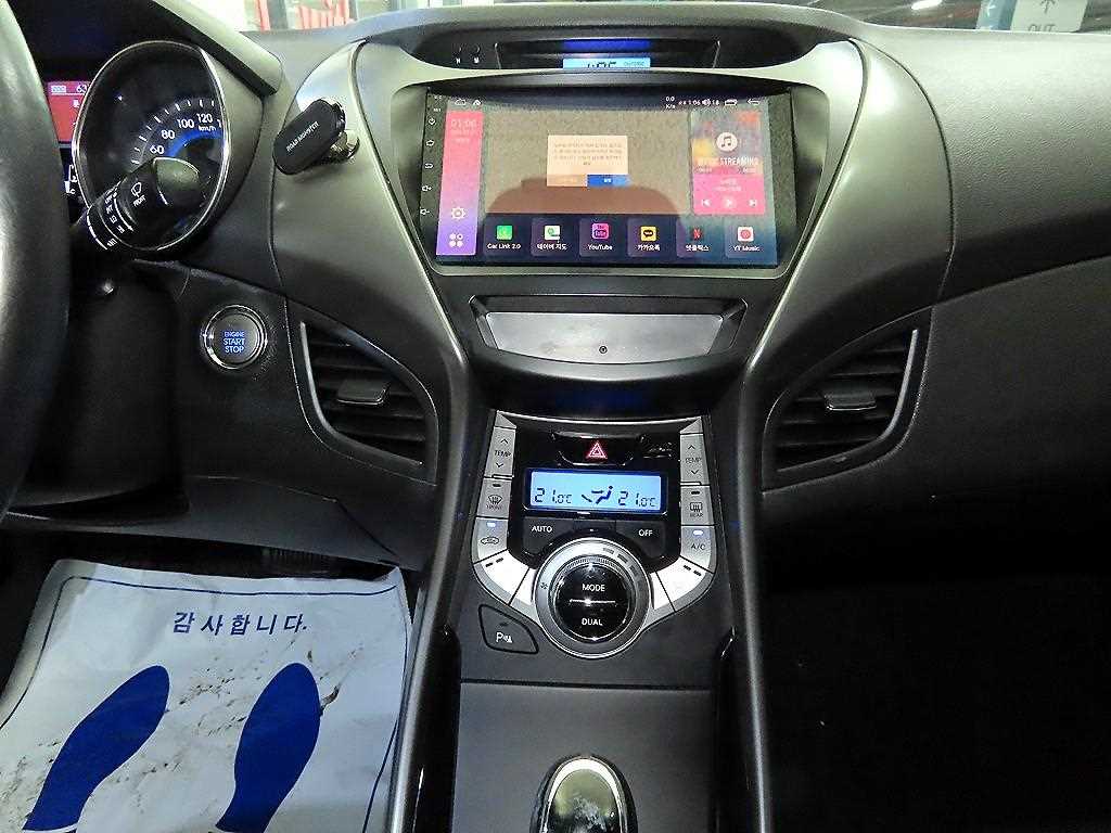 HYUNDAI Avante - Vista 11