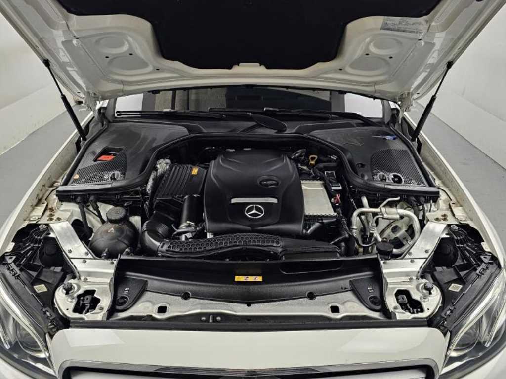 Mercedes Benz E class - Vista 6