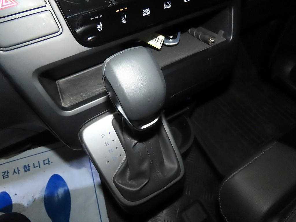 HYUNDAI Staria - Vista 12