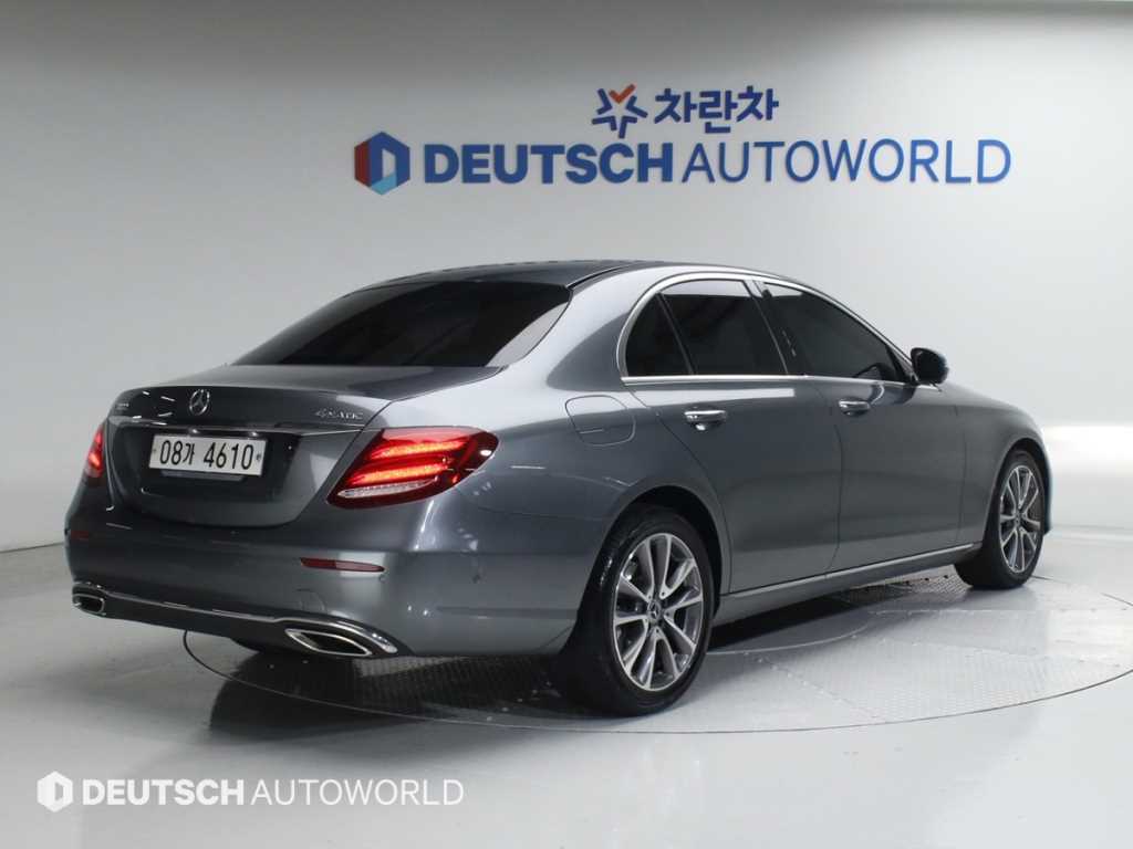 Mercedes Benz E class - Vista 2