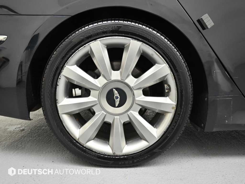 HYUNDAI Genesis - Vista 5