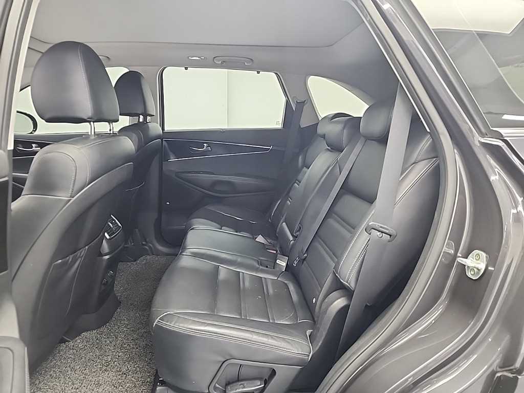 KIA Sorento - Vista 12