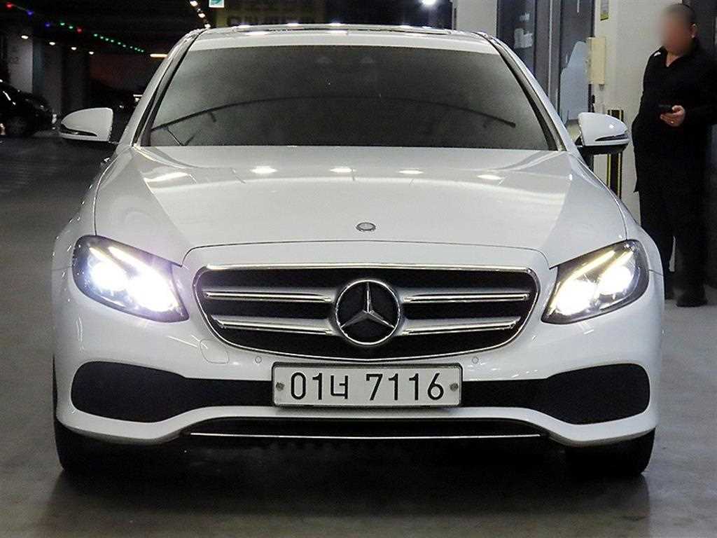 Mercedes Benz E class - Vista 2