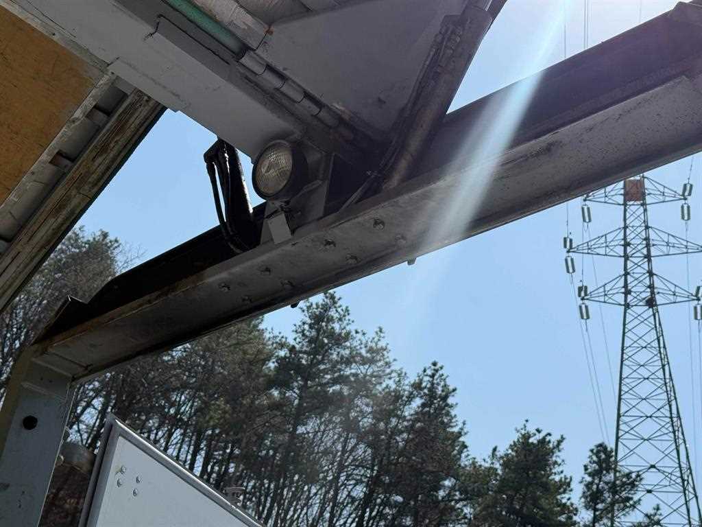 medium and large cargo truck - Vista 9