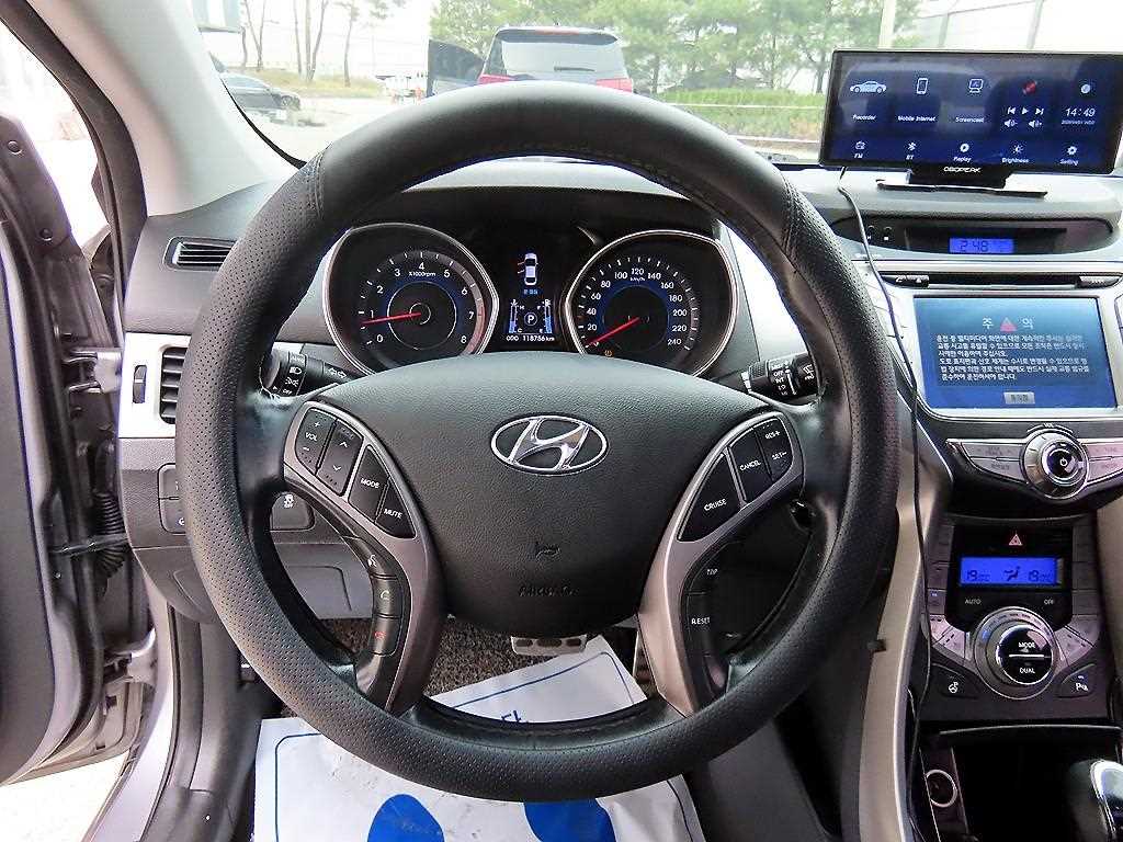 HYUNDAI Avante - Vista 7