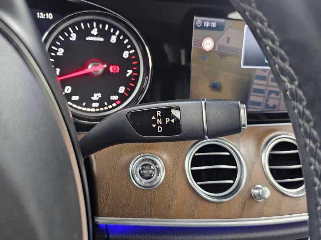 Mercedes Benz E class - Vista 9