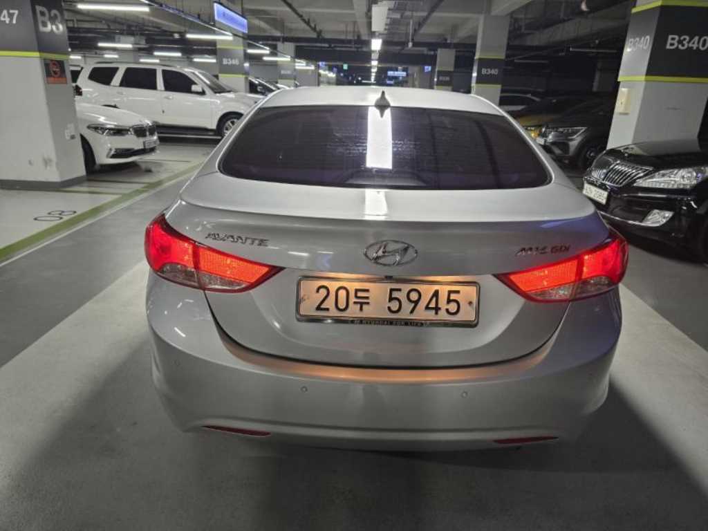 HYUNDAI Avante - Vista 5