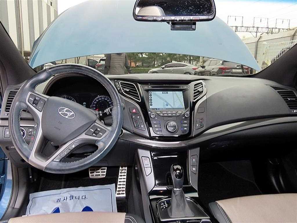 HYUNDAI i40 - Vista 7