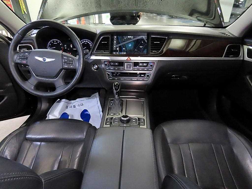 HYUNDAI Genesis - Vista 10