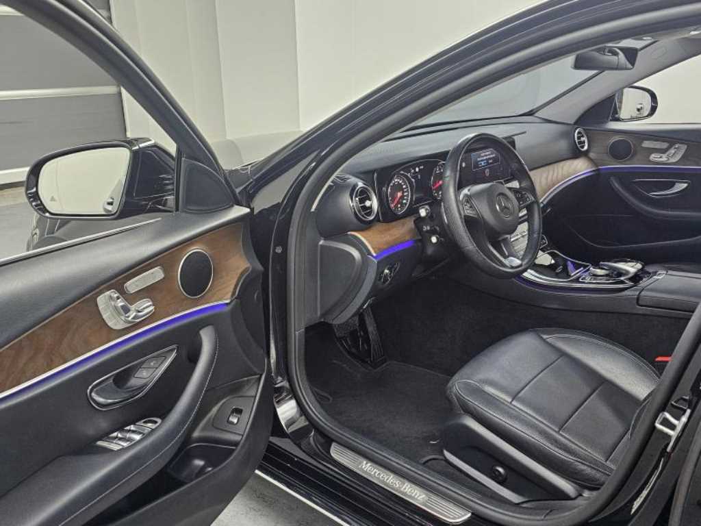 Mercedes Benz E class - Vista 11