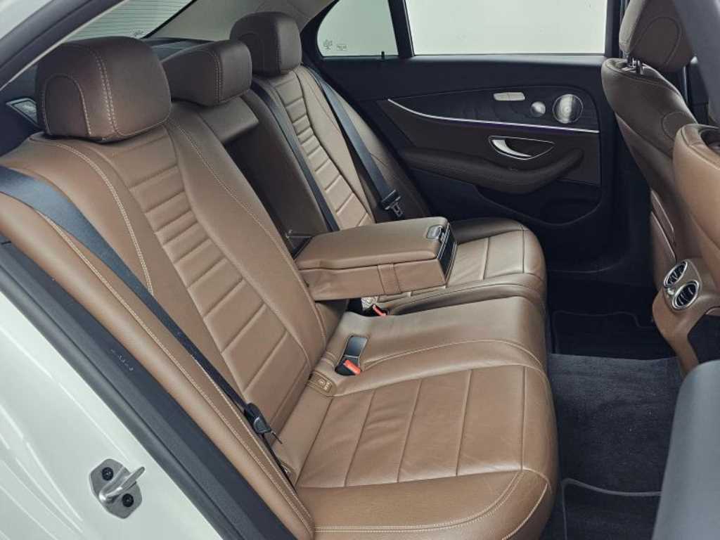 Mercedes Benz E class - Vista 12