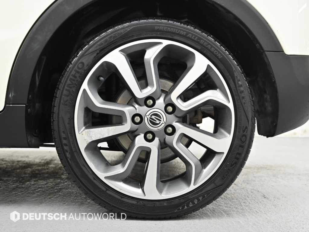 Ssangyong Tivoli - Vista 5