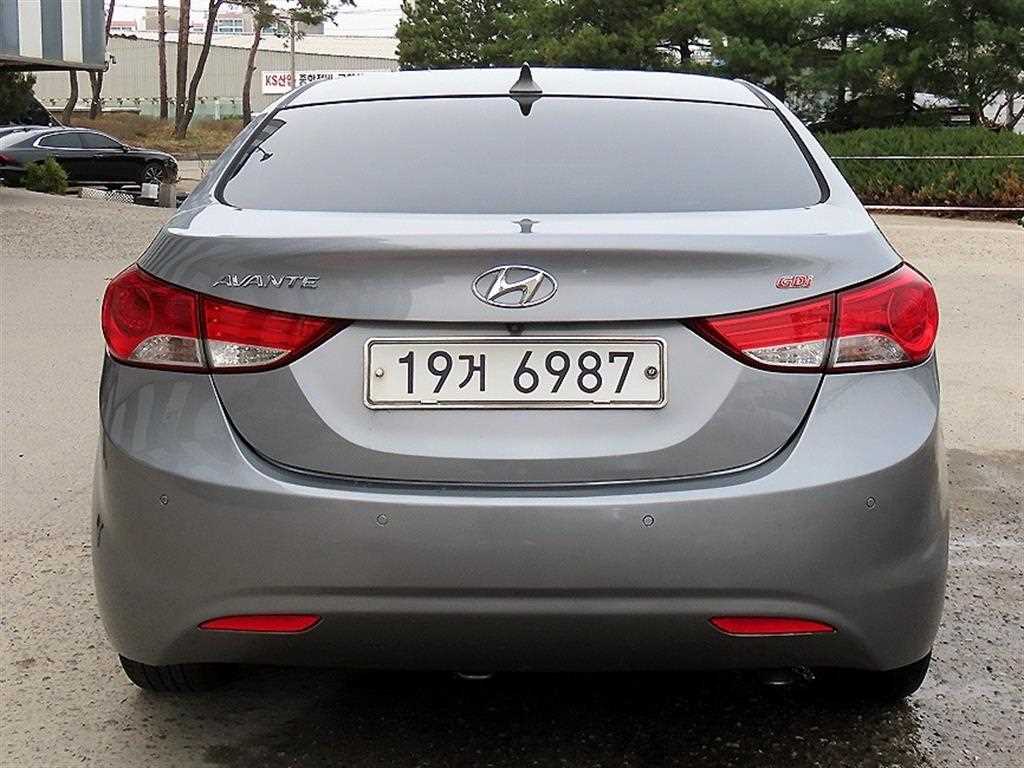 HYUNDAI Avante - Vista 4
