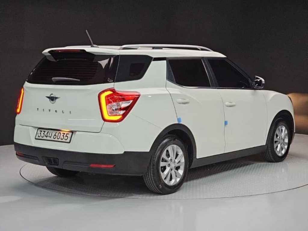 Ssangyong Tivoli - Vista 4