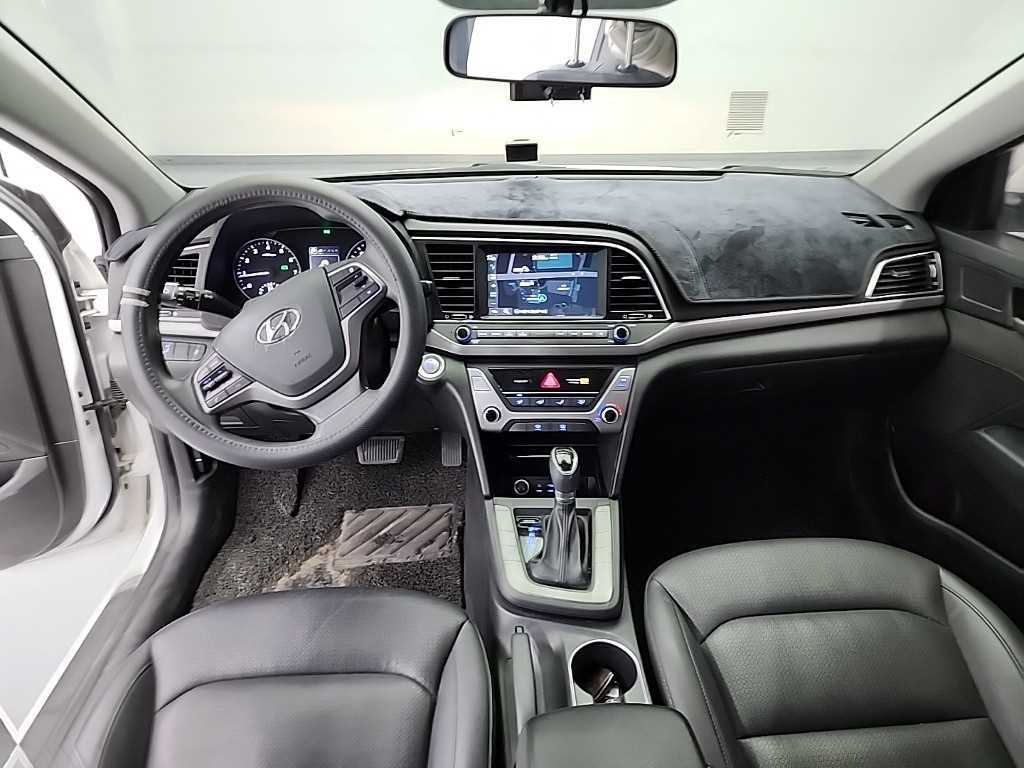 HYUNDAI Avante - Vista 7