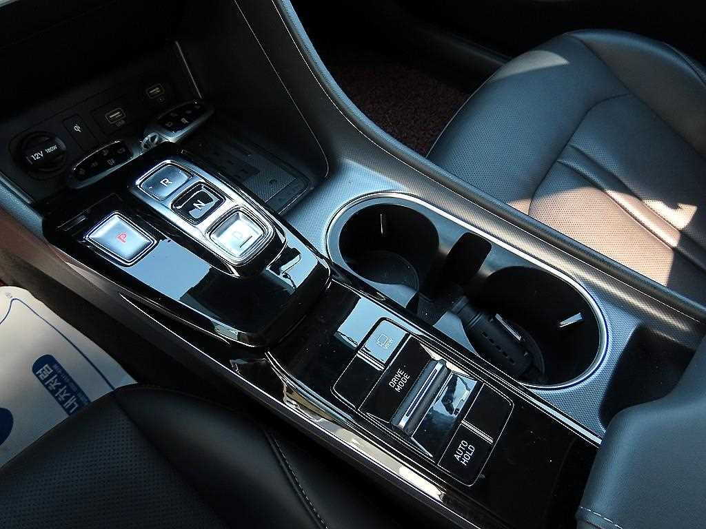 HYUNDAI Sonata - Vista 10