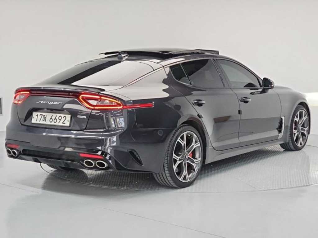 KIA Stinger - Vista 4